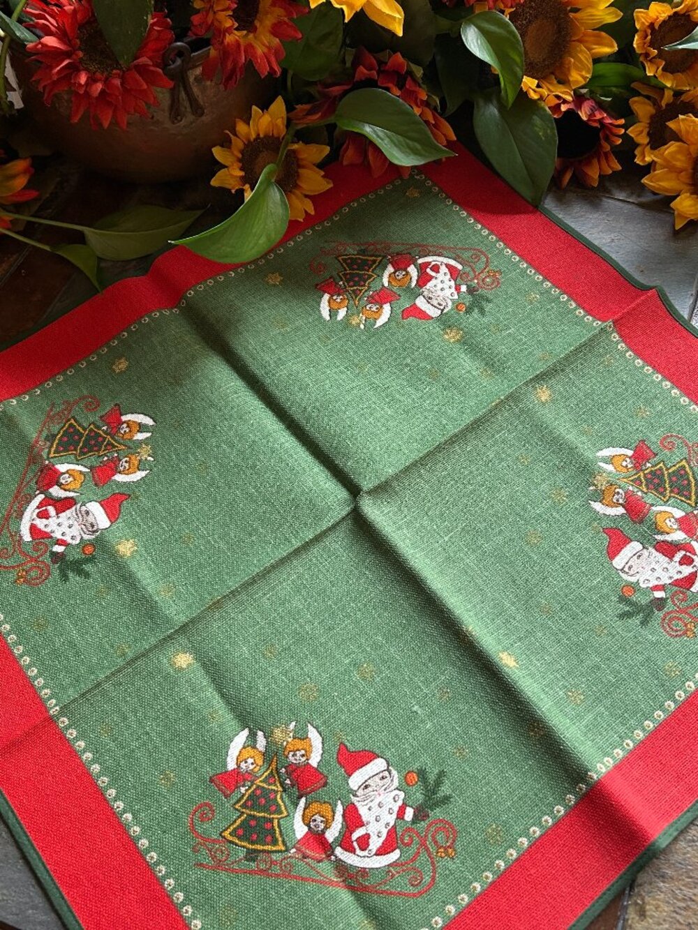 Vintage Austrian Christmas/Weihnacht Table Linens - Picture 9 of 16